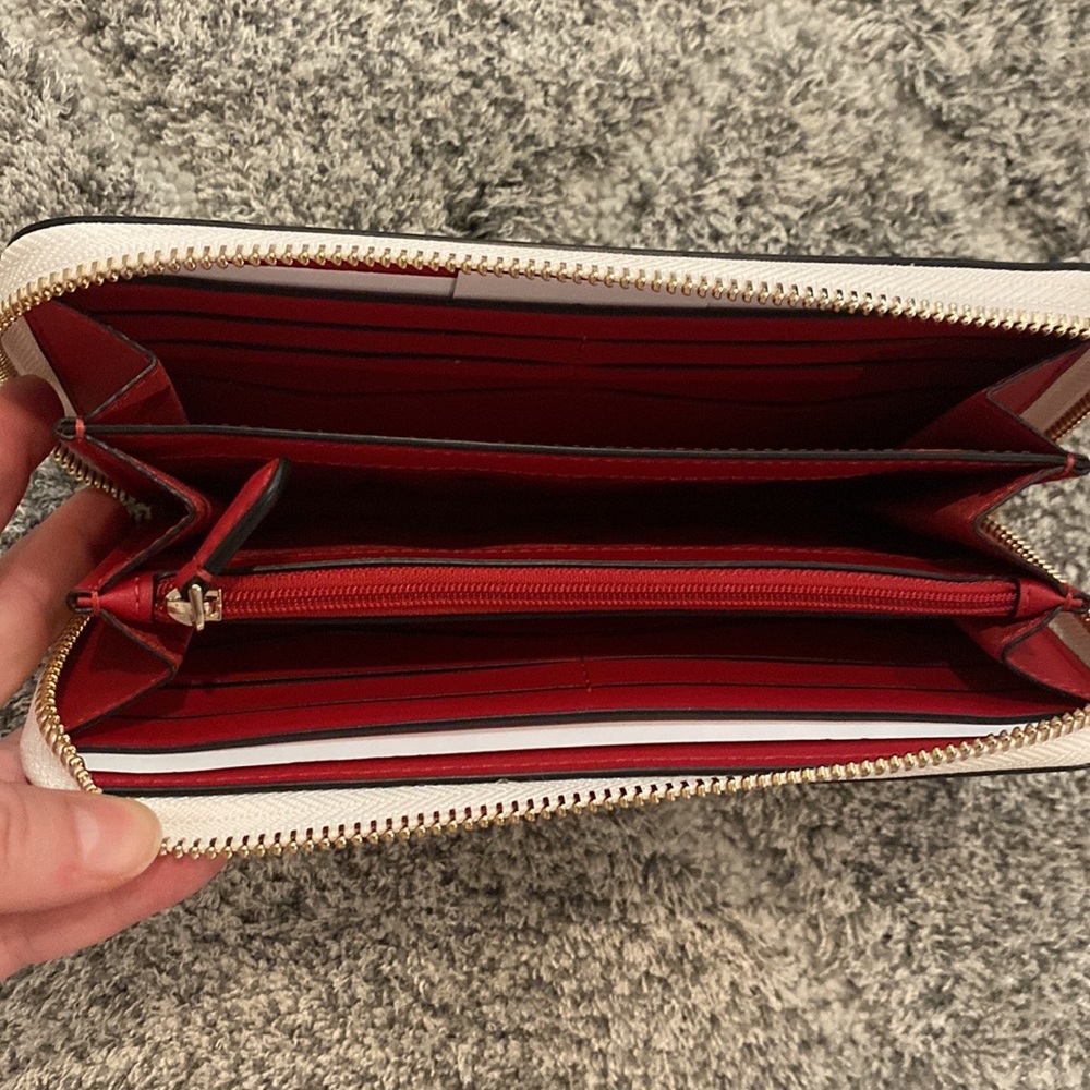 COPY - Kate Spade Wallet. - Picture 3 of 4